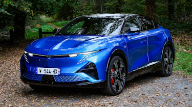 Alpine A390 - front static