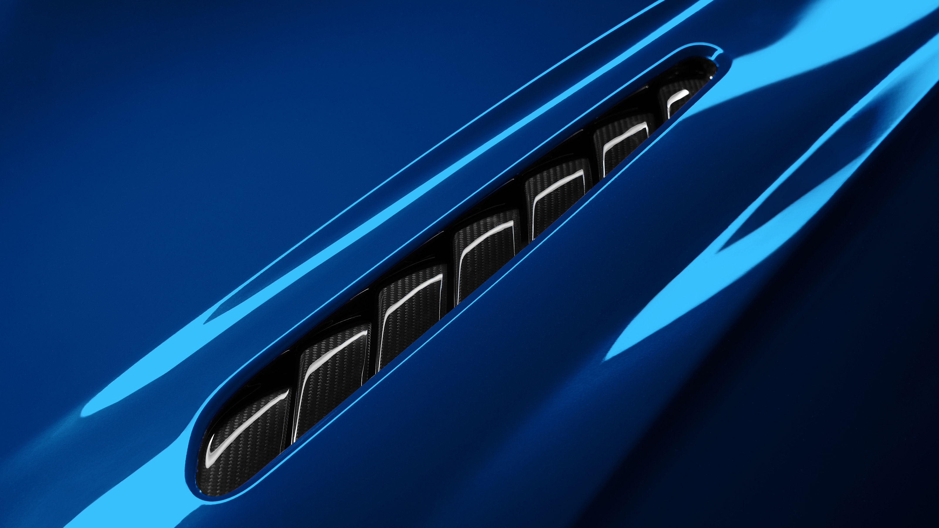 Aston Martin DB12 S - bonnet detail
