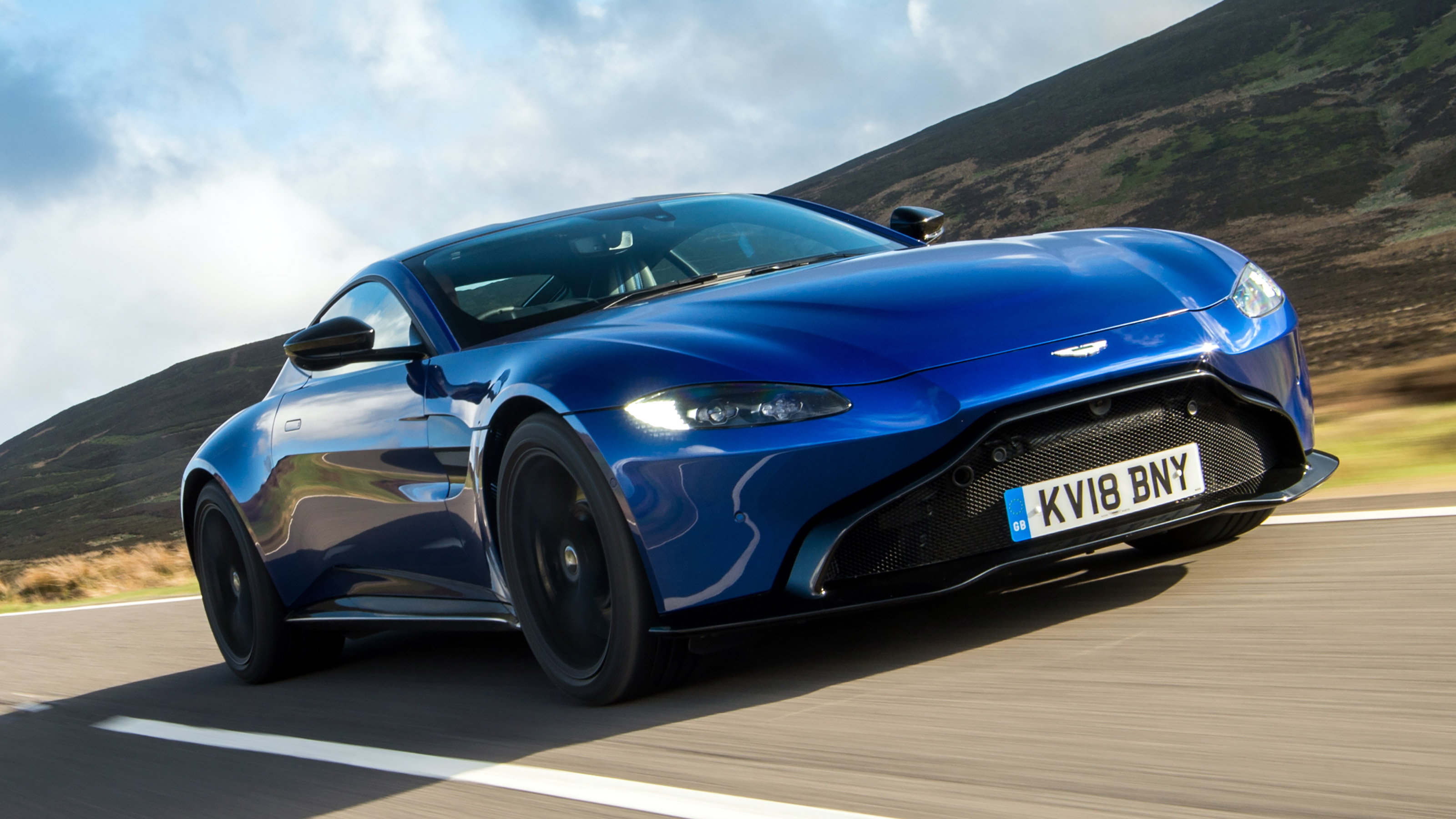 Aston Martin Vantage Mk2 - front action