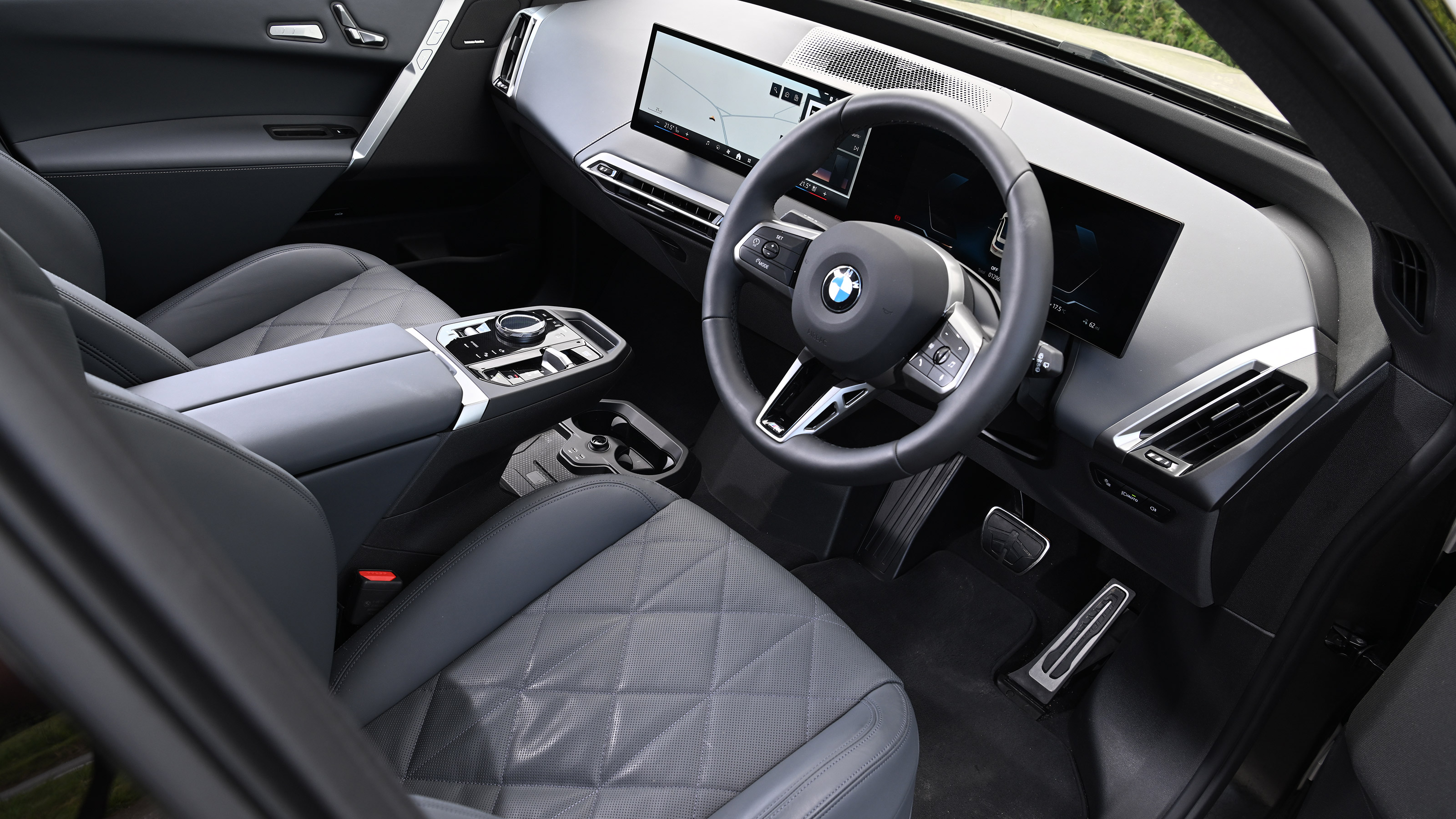 BMW iX - dash