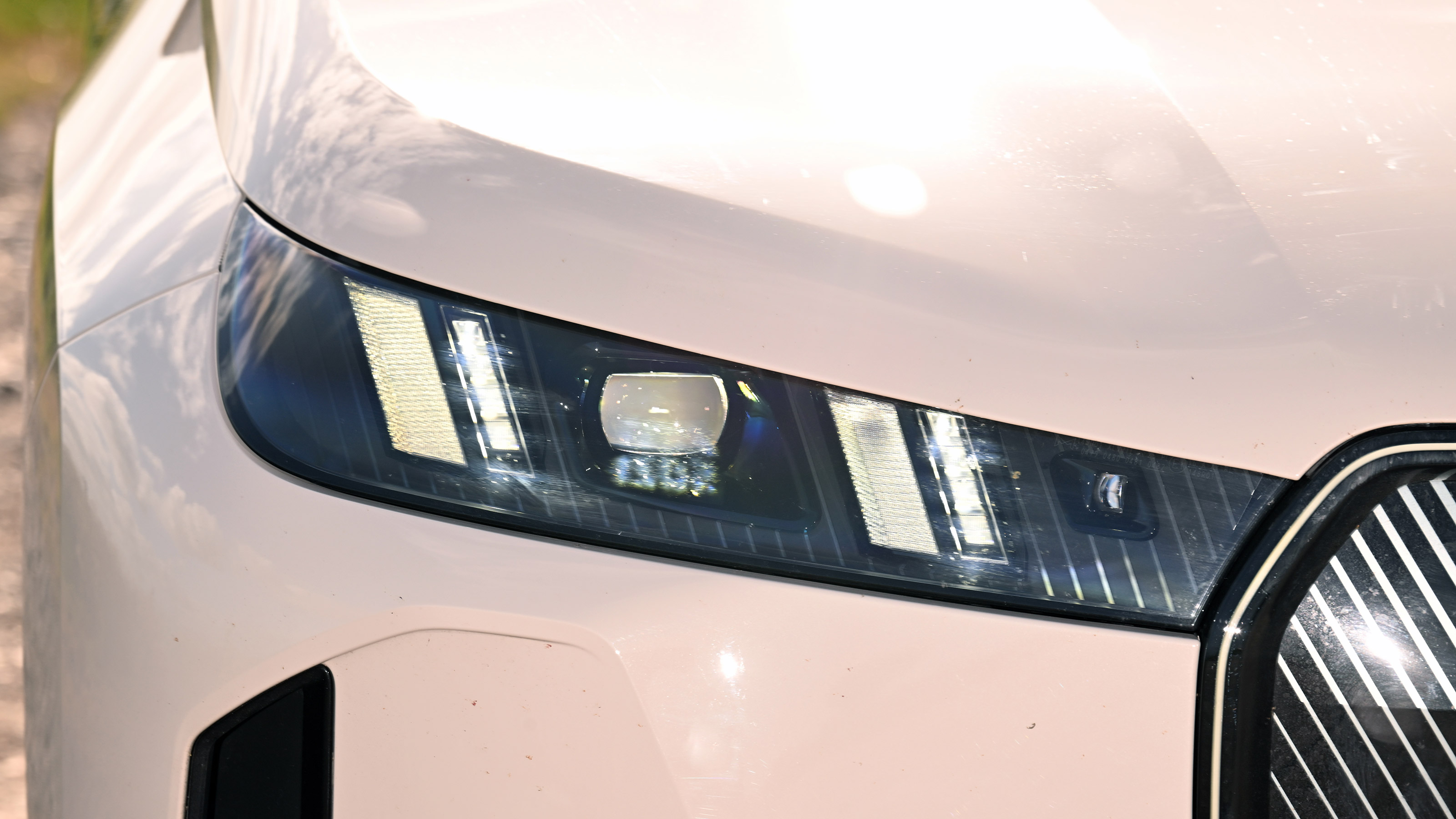BMW iX - front light