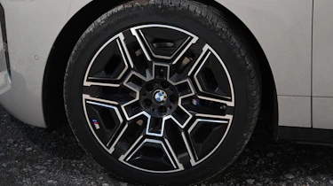 BMW iX - wheel
