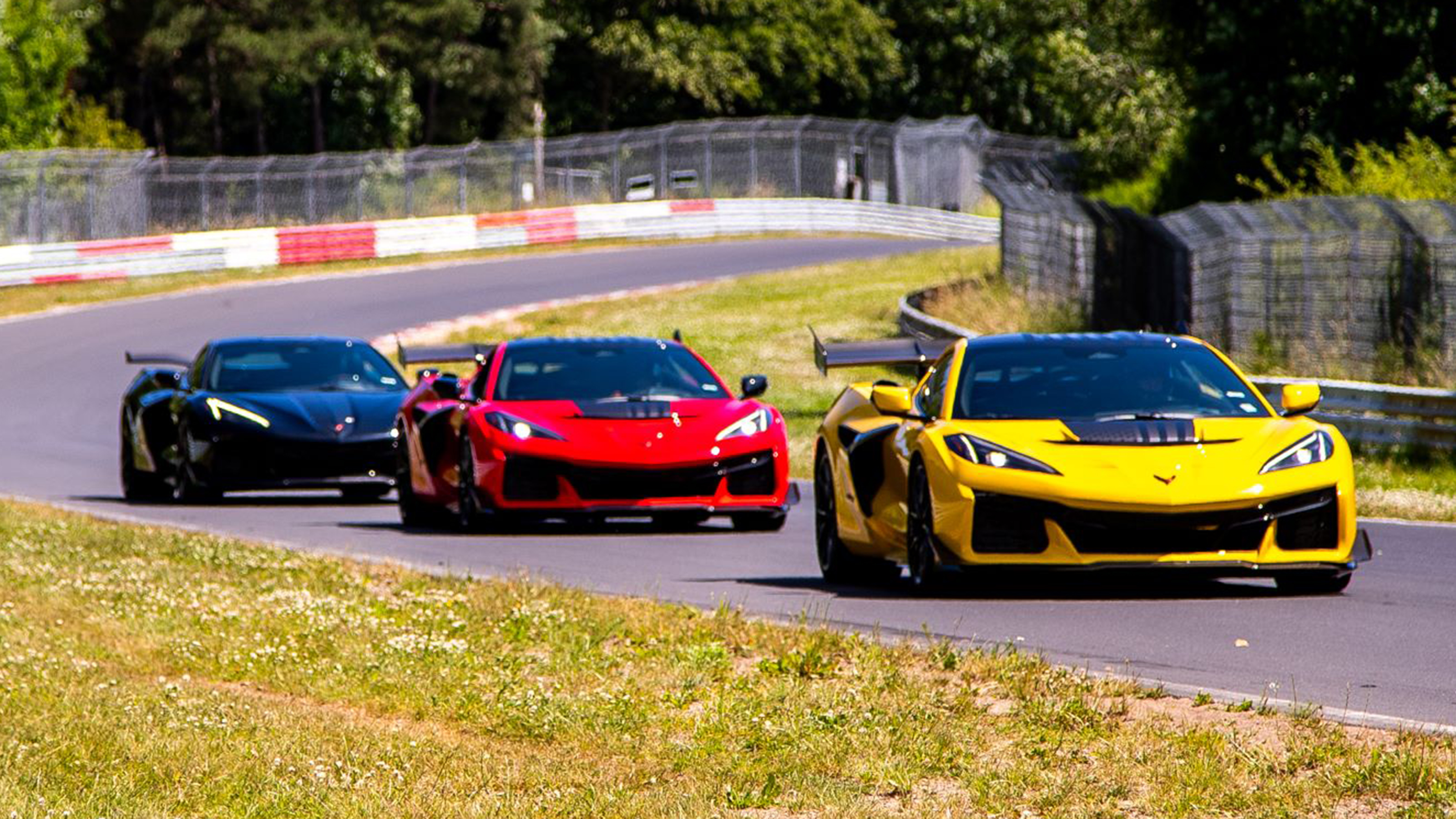 Chevrolet Corvette ZR1X (front yellow car) at the Nurburgring - front tracking 