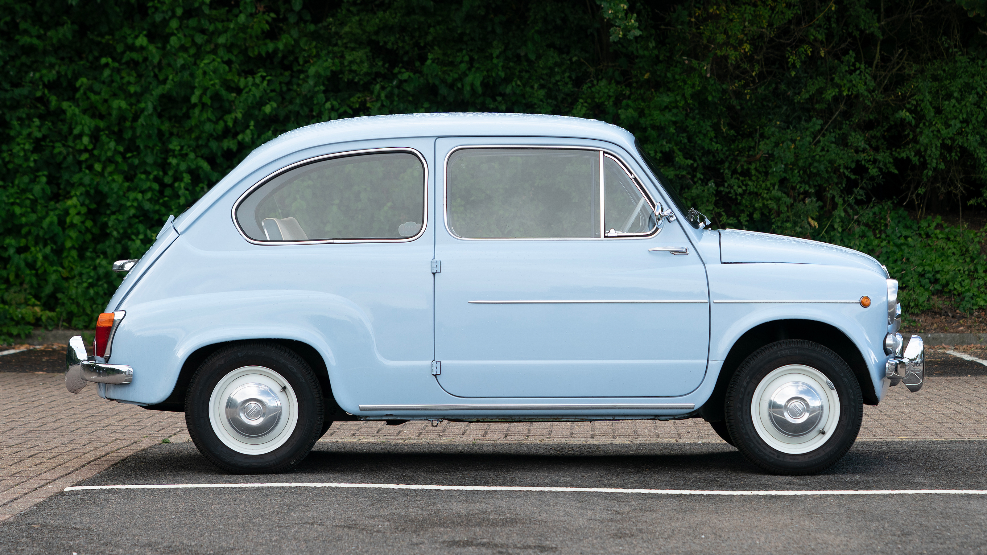 Classic Fiat 600 side profile