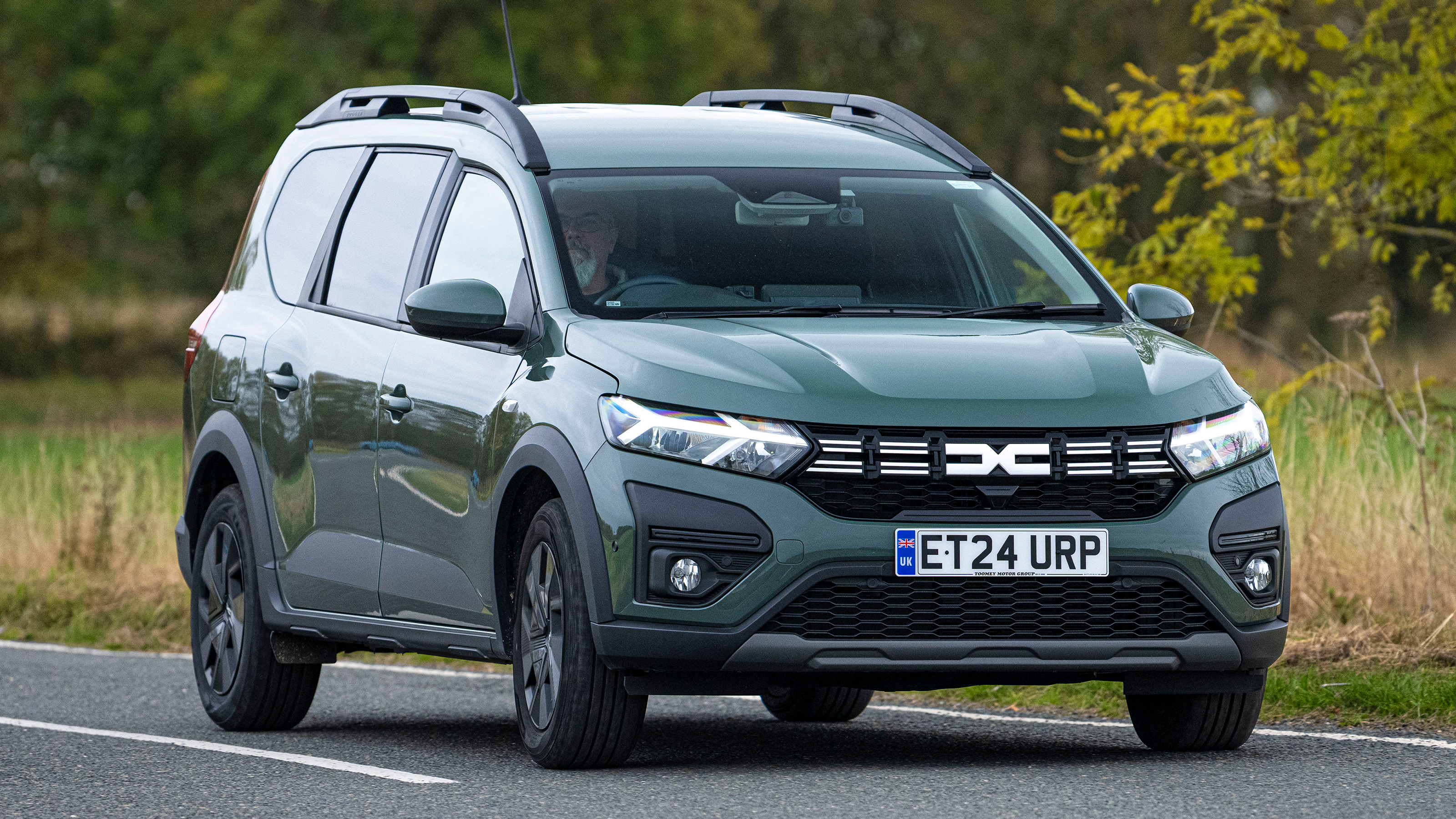 Dacia Jogger - dynamic front cornering