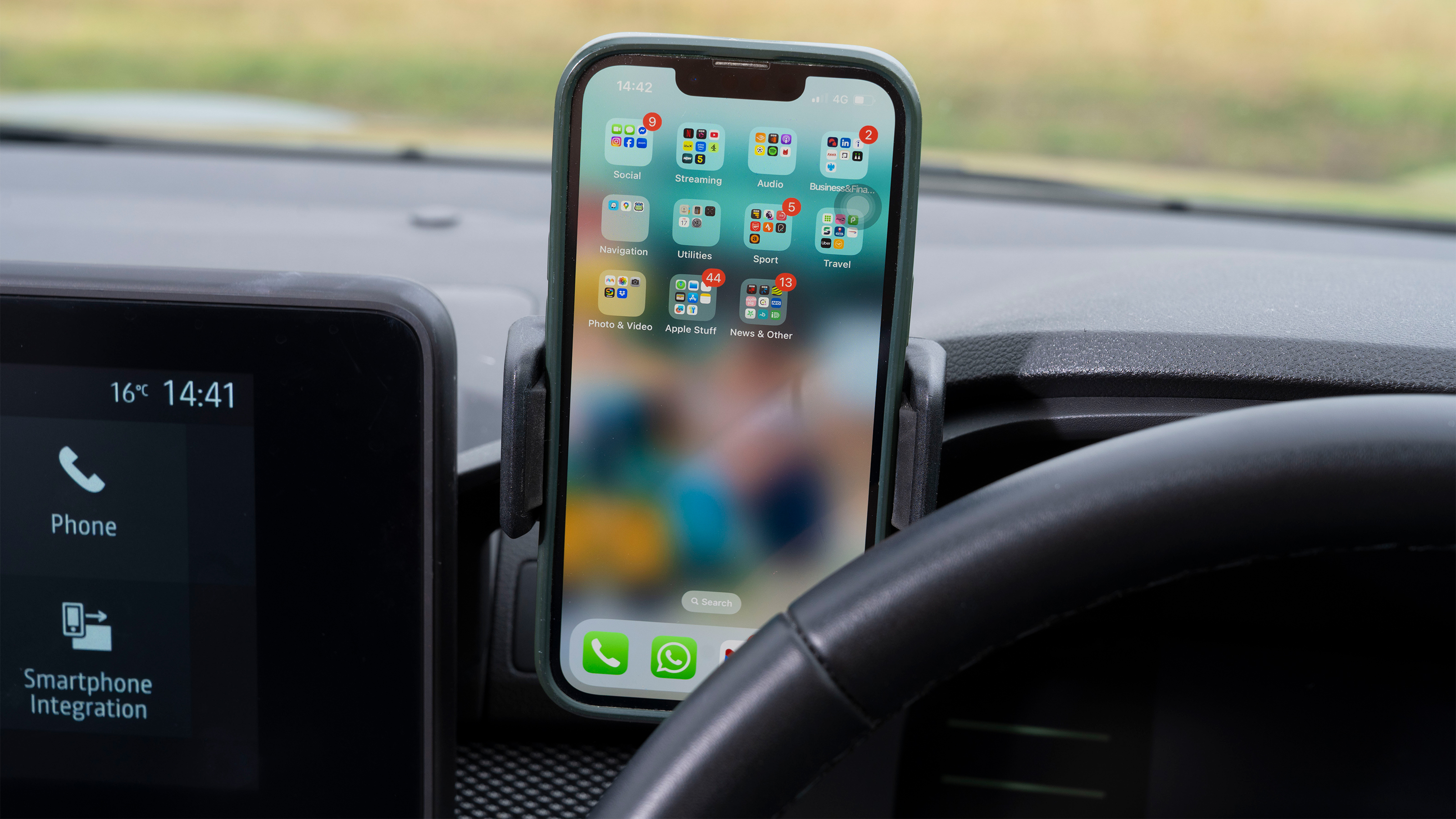 Dacia Jogger - phone holder