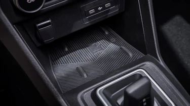 Dacia Sandero facelift - wireless charging