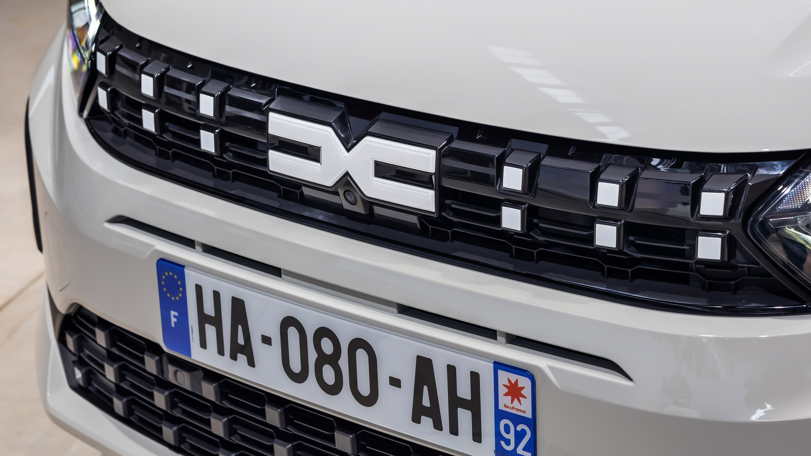 Dacia Sandero facelift - grille