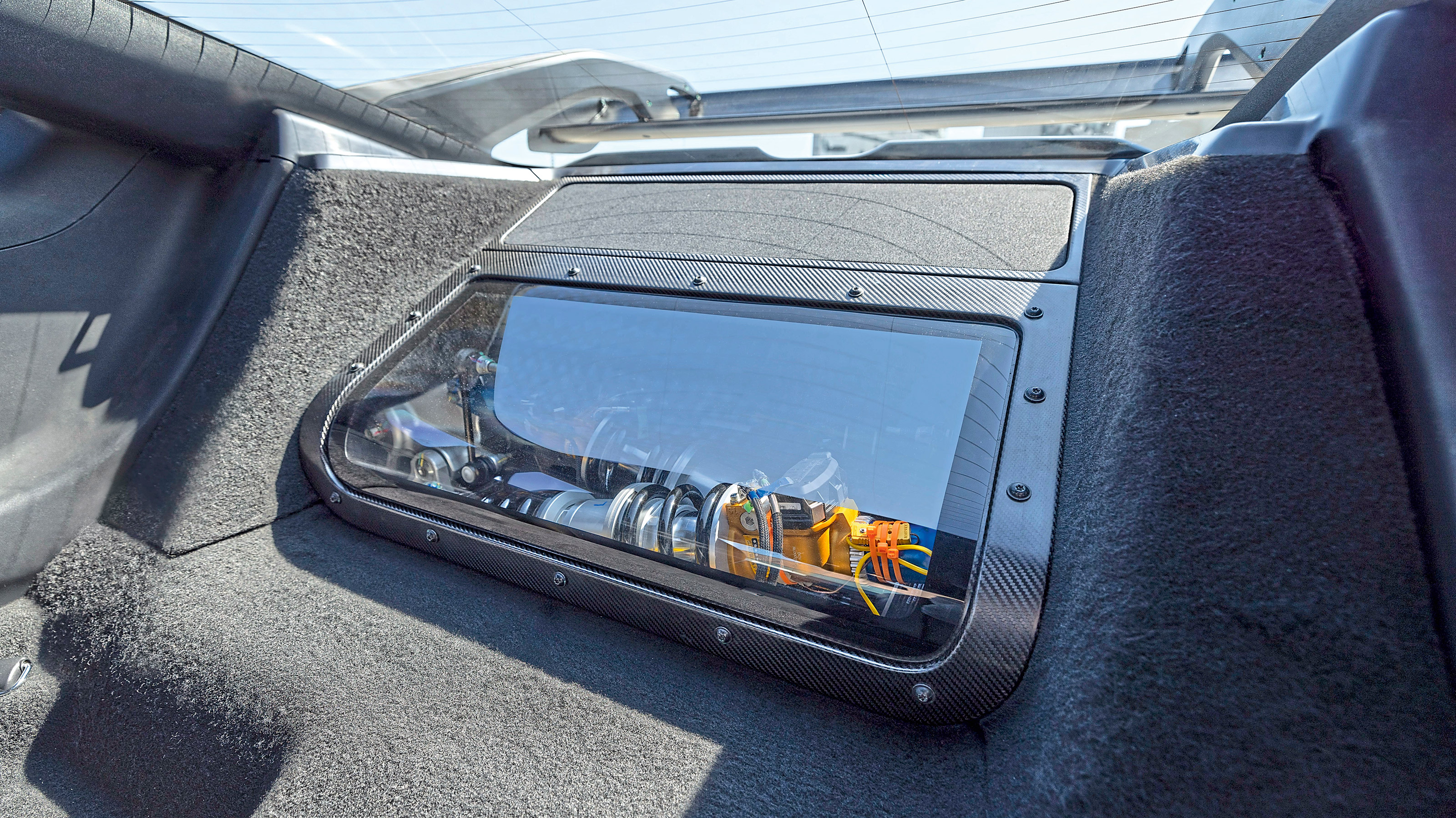 Ford Mustang GTD - engine window