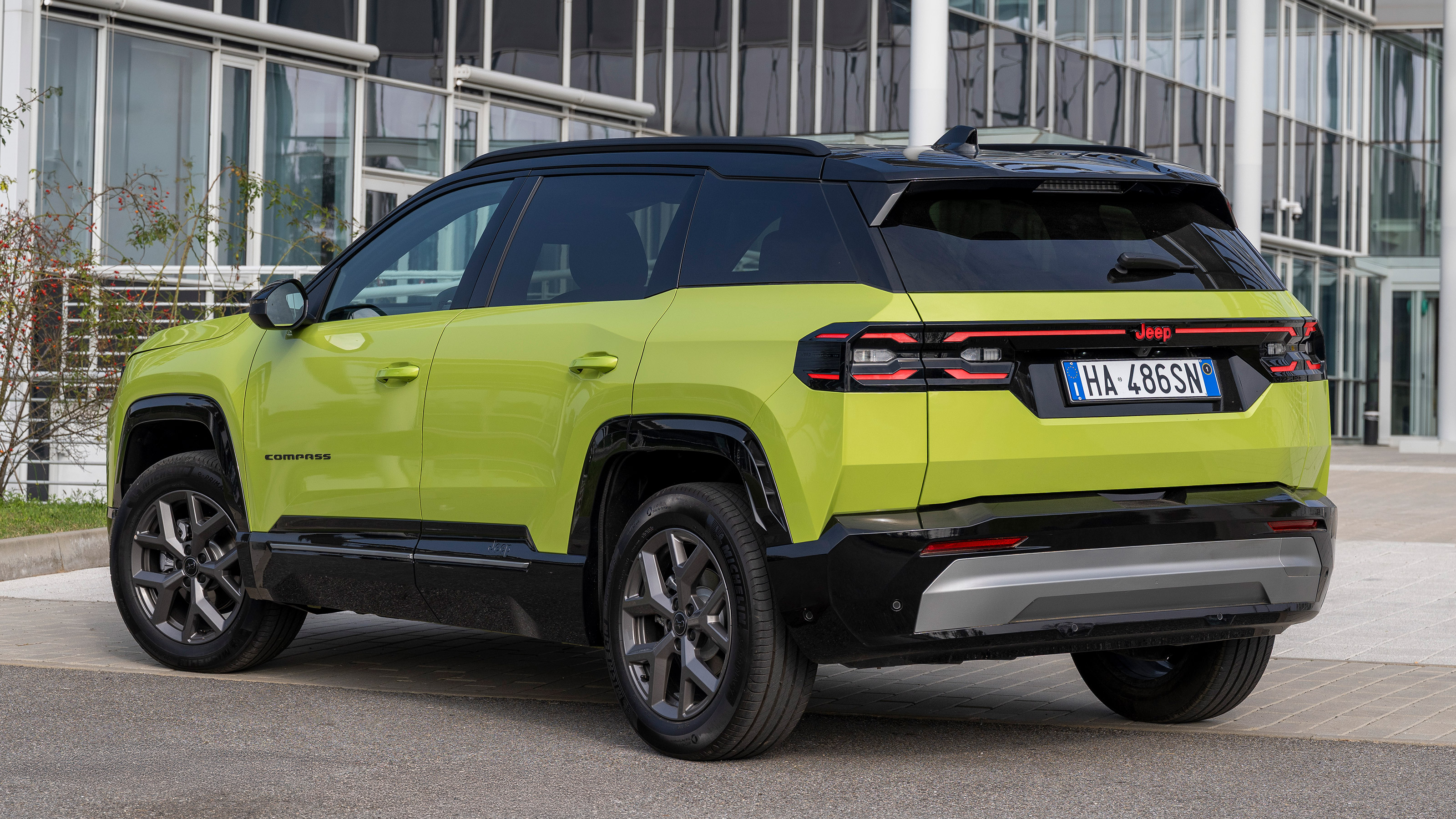 Jeep Compass e-Hybrid - rear static