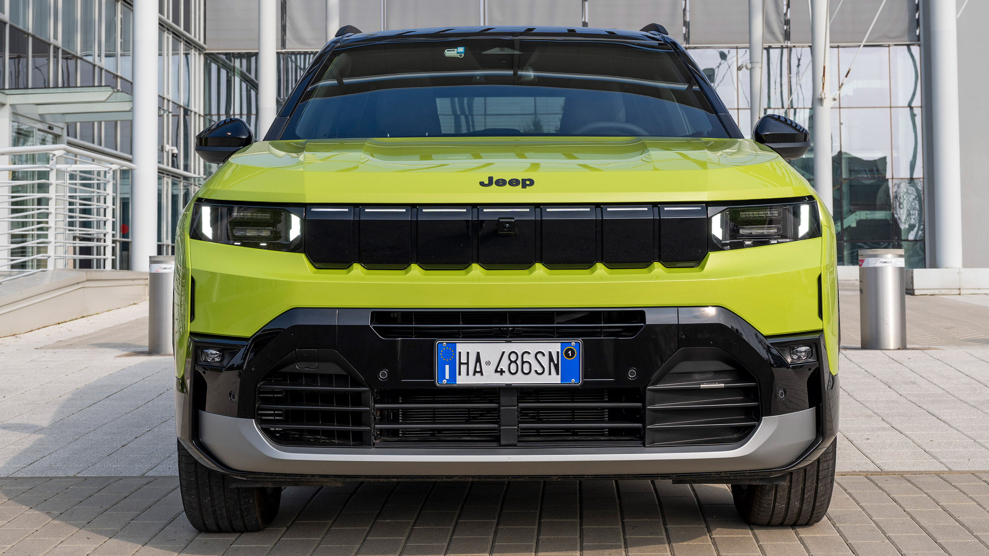 Jeep Compass e-Hybrid - full front static