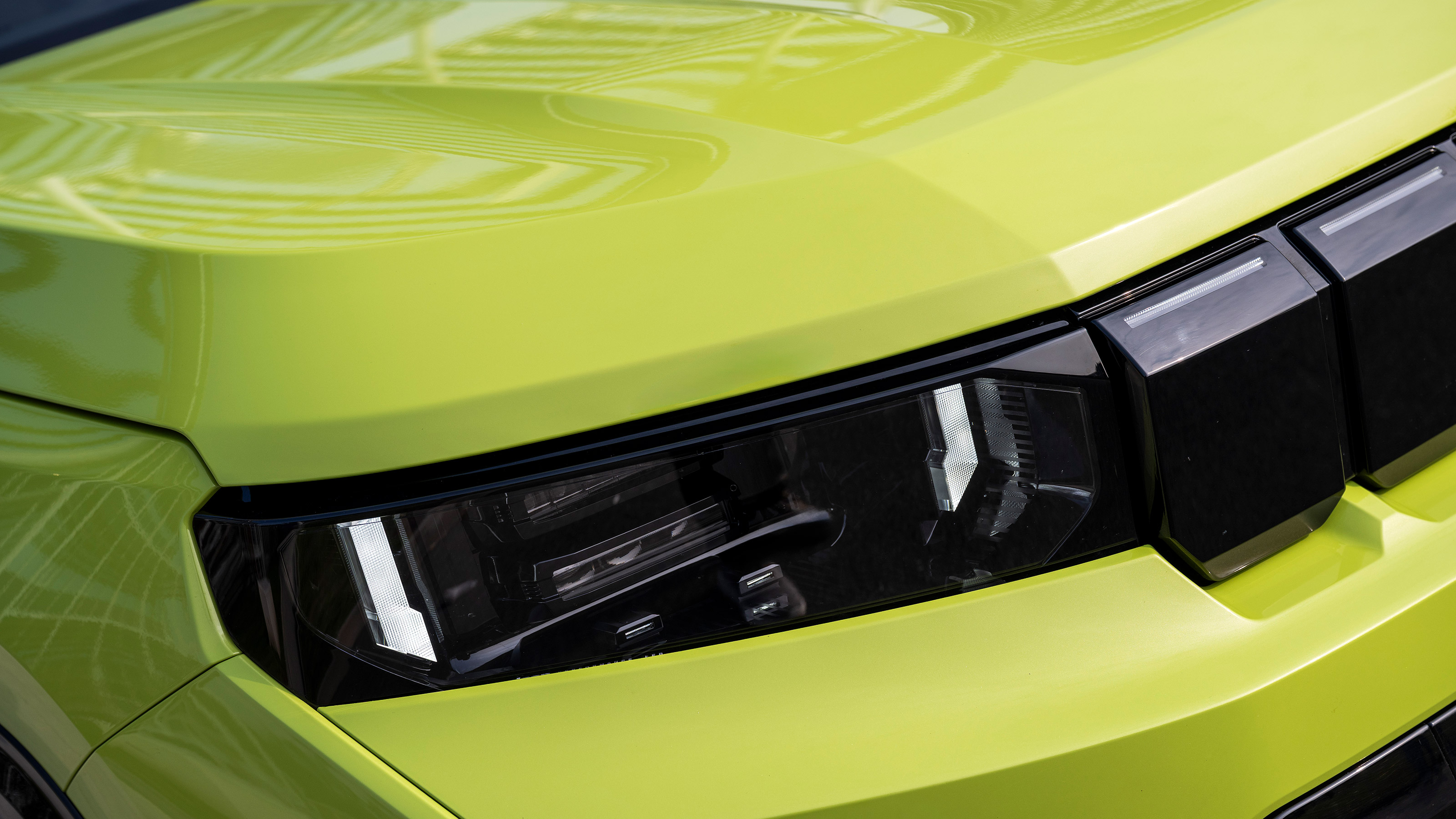 Jeep Compass e-Hybrid - front light