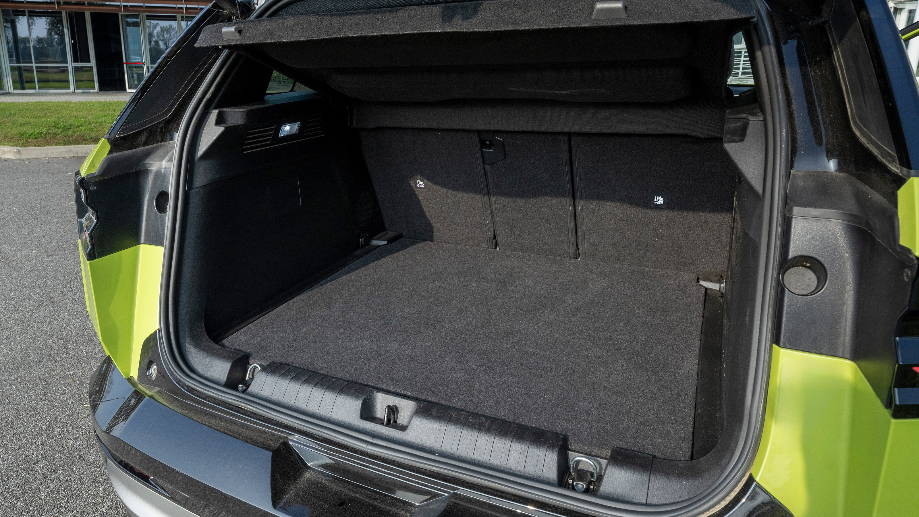 Jeep Compass e-Hybrid - boot