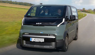 Kia PV5 record-breaking - front 3/4