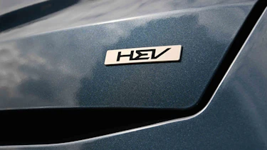 Kia Sorento - 'HEV' tailgate badge