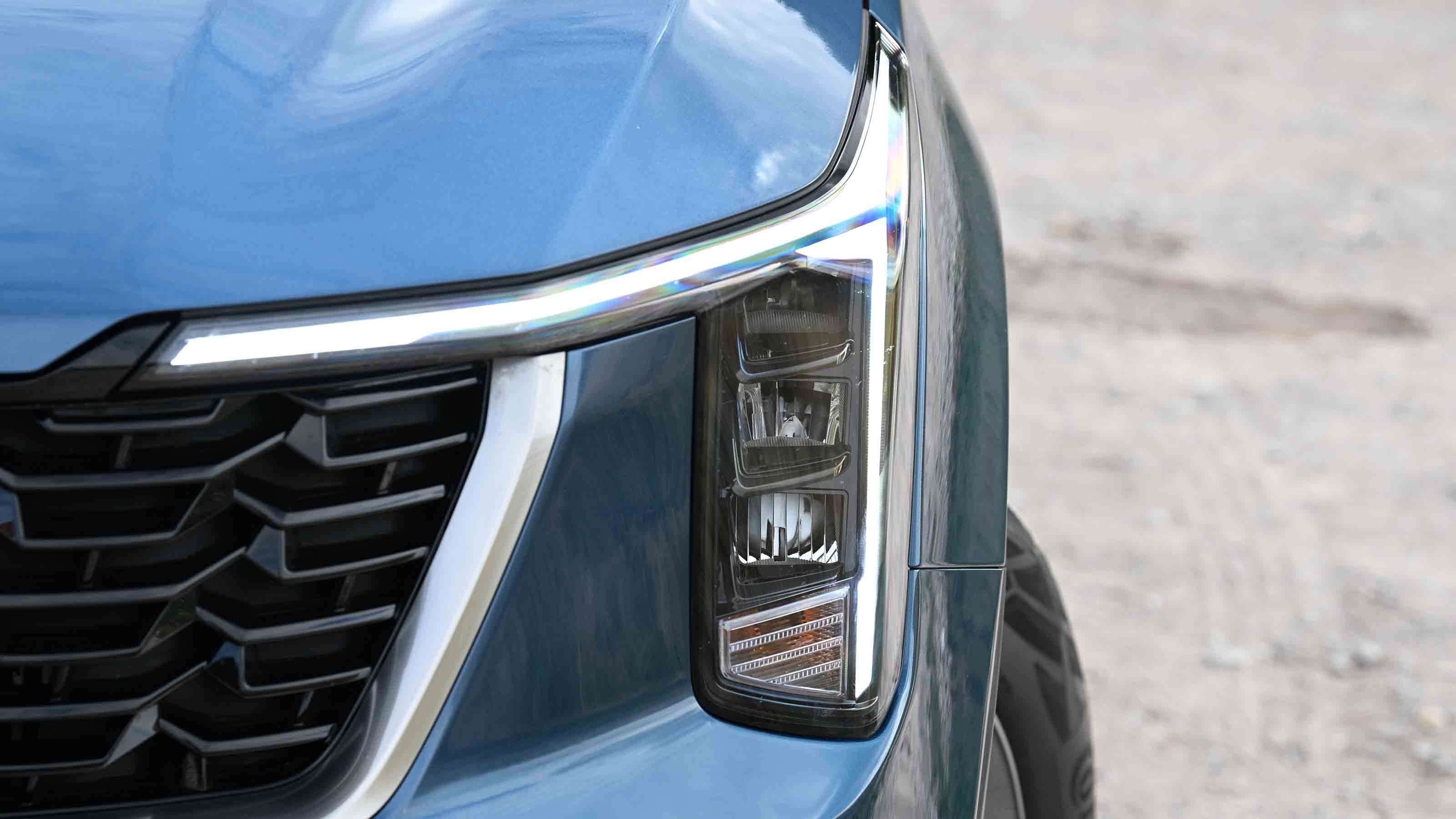 Kia Sorento - head light