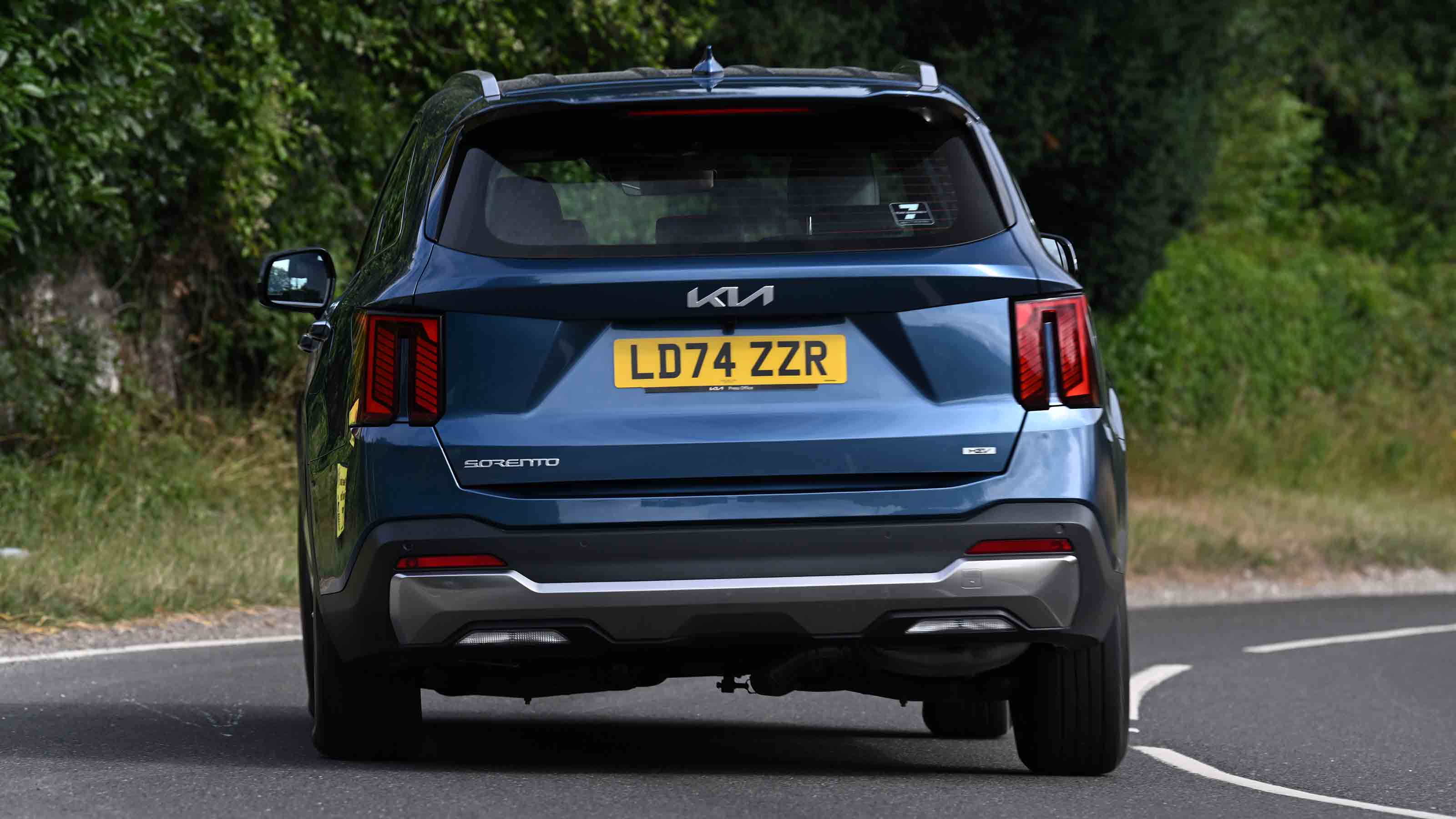 Kia Sorento - rear full width, alt