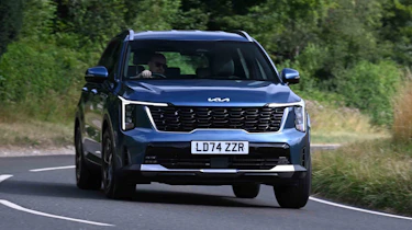 Kia Sorento - front cornering, alt