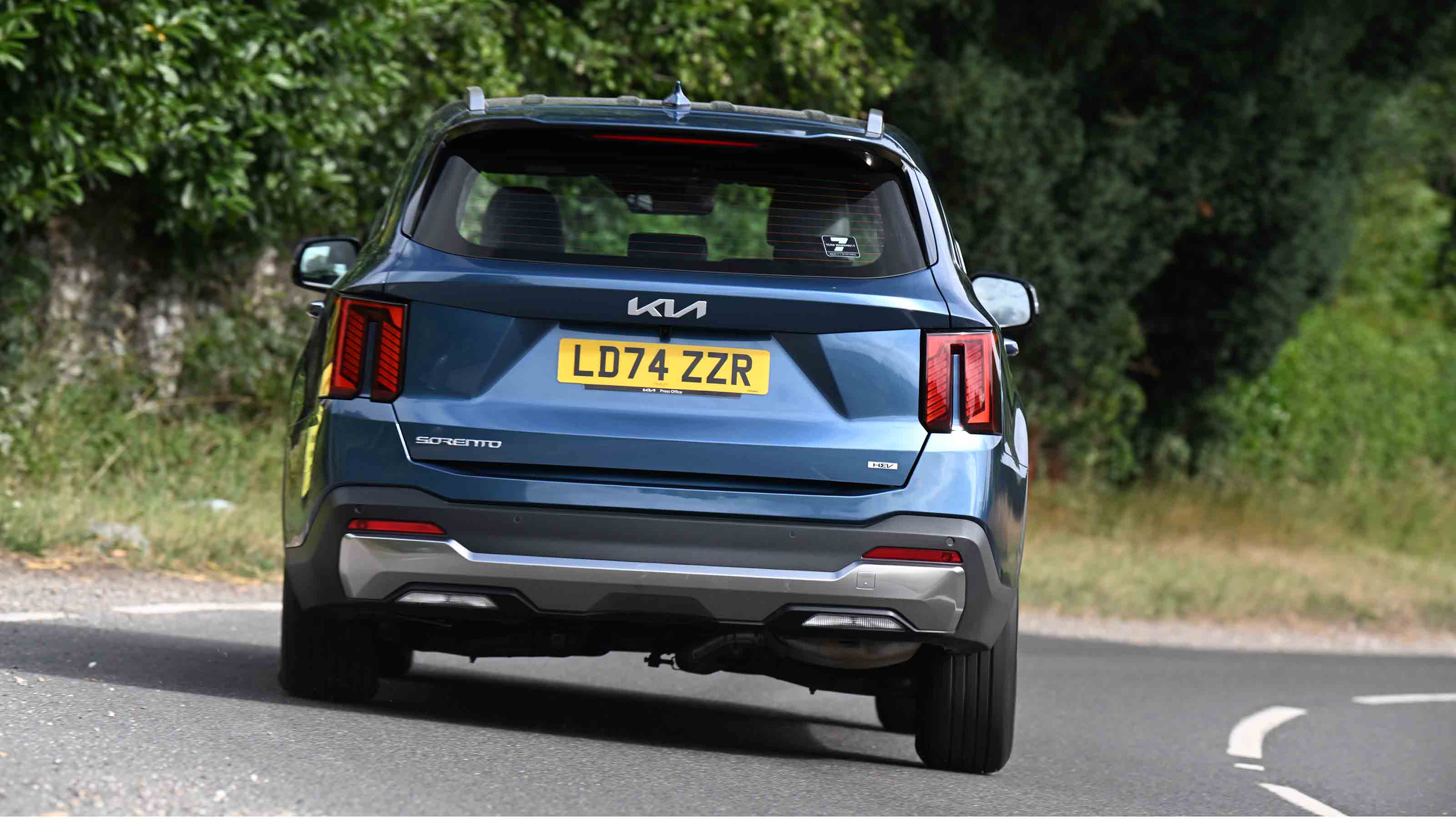 Kia Sorento - rear full width