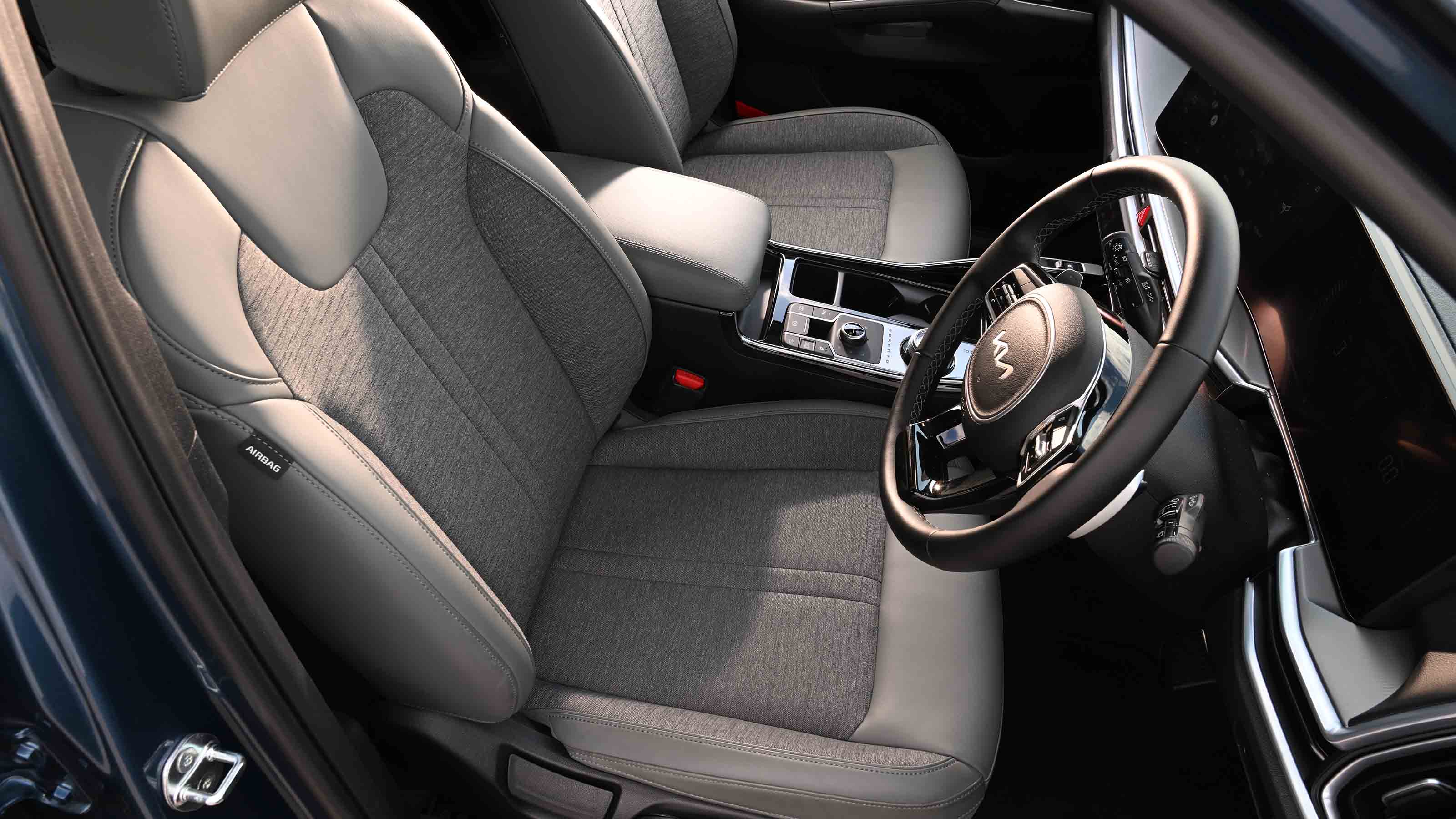 Kia Sorento - front seat
