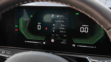 Kia Sorento - digital instrument cluster