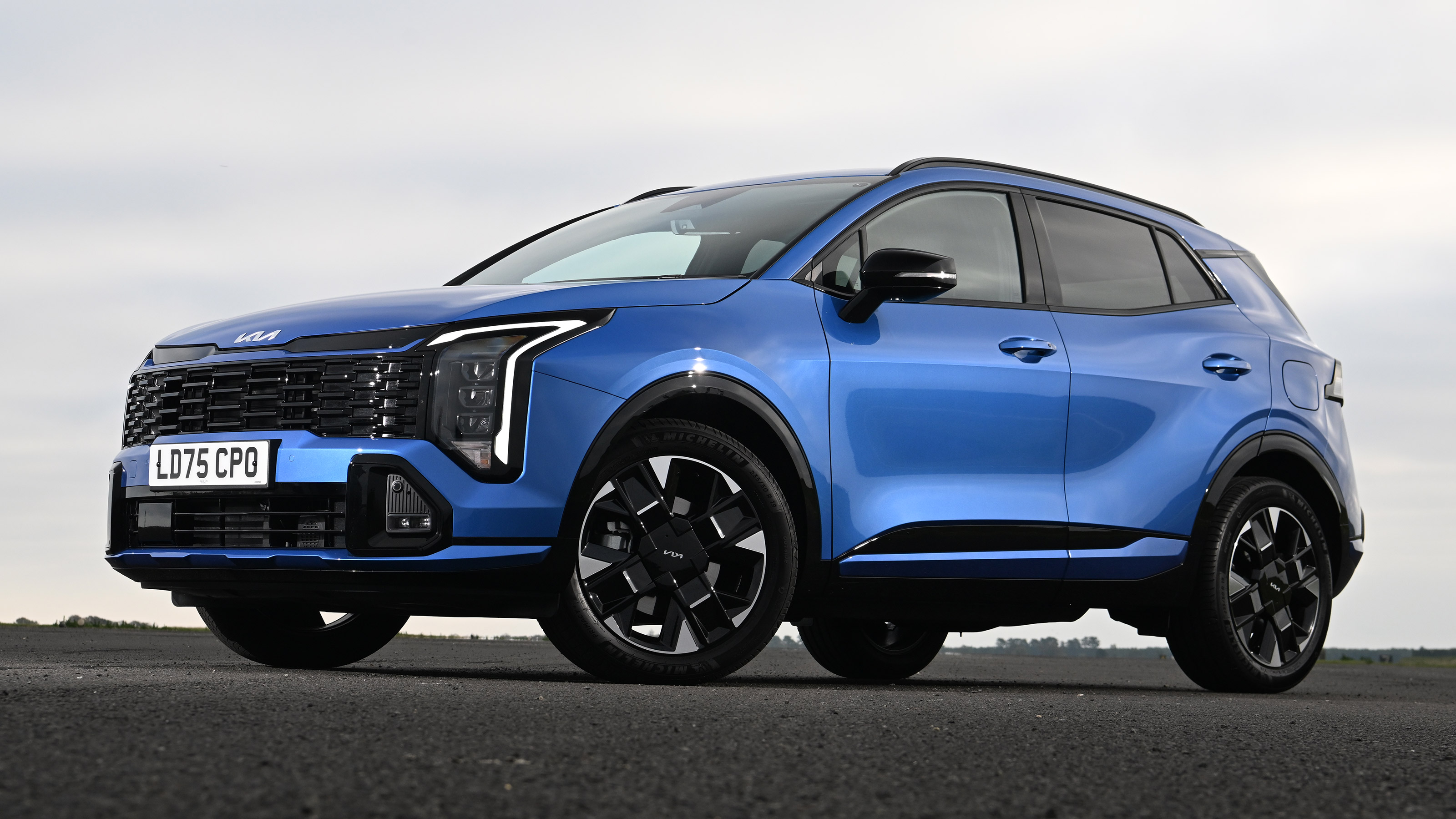 Kia Sportage UK - front static