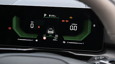 Kia Sportage UK - dials