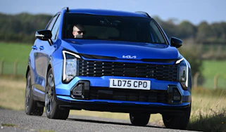 Kia Sportage UK - front cornering