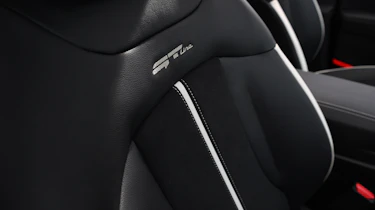 Kia Sportage UK - seat detail