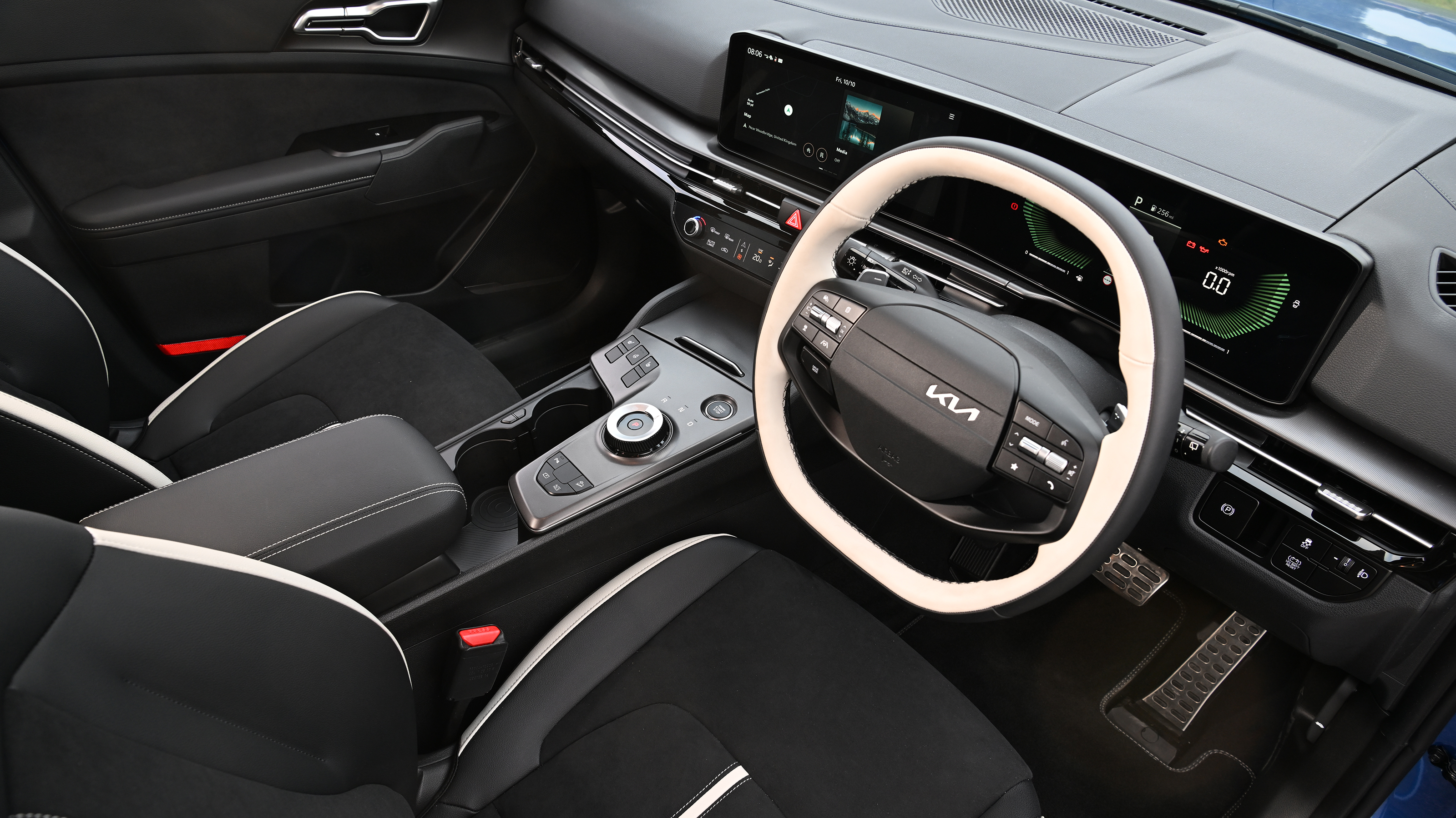 Kia Sportage - front interior 