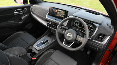 Nissan Qashqai - front interior
