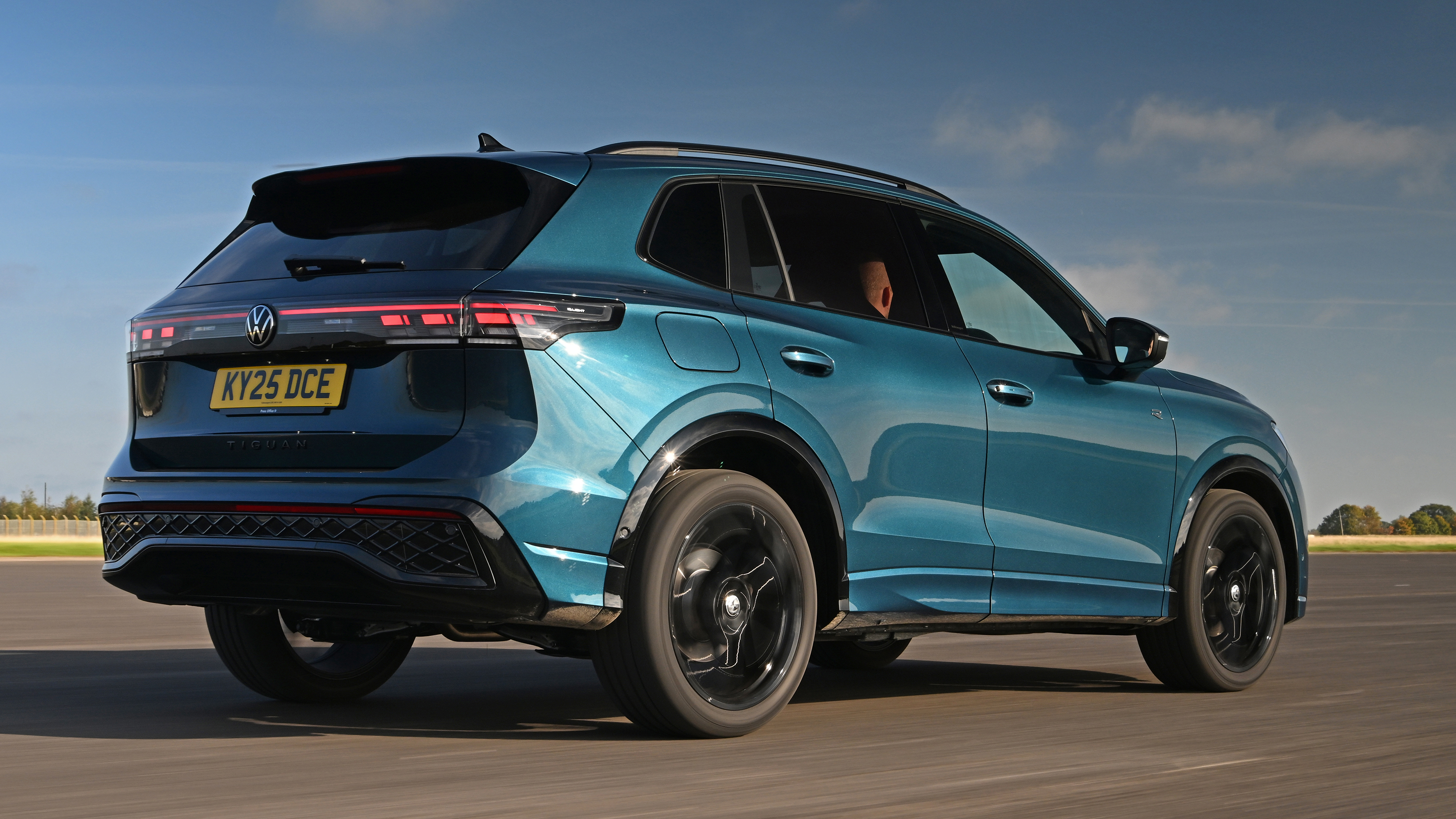 Volkswagen Tiguan - rear tracking 