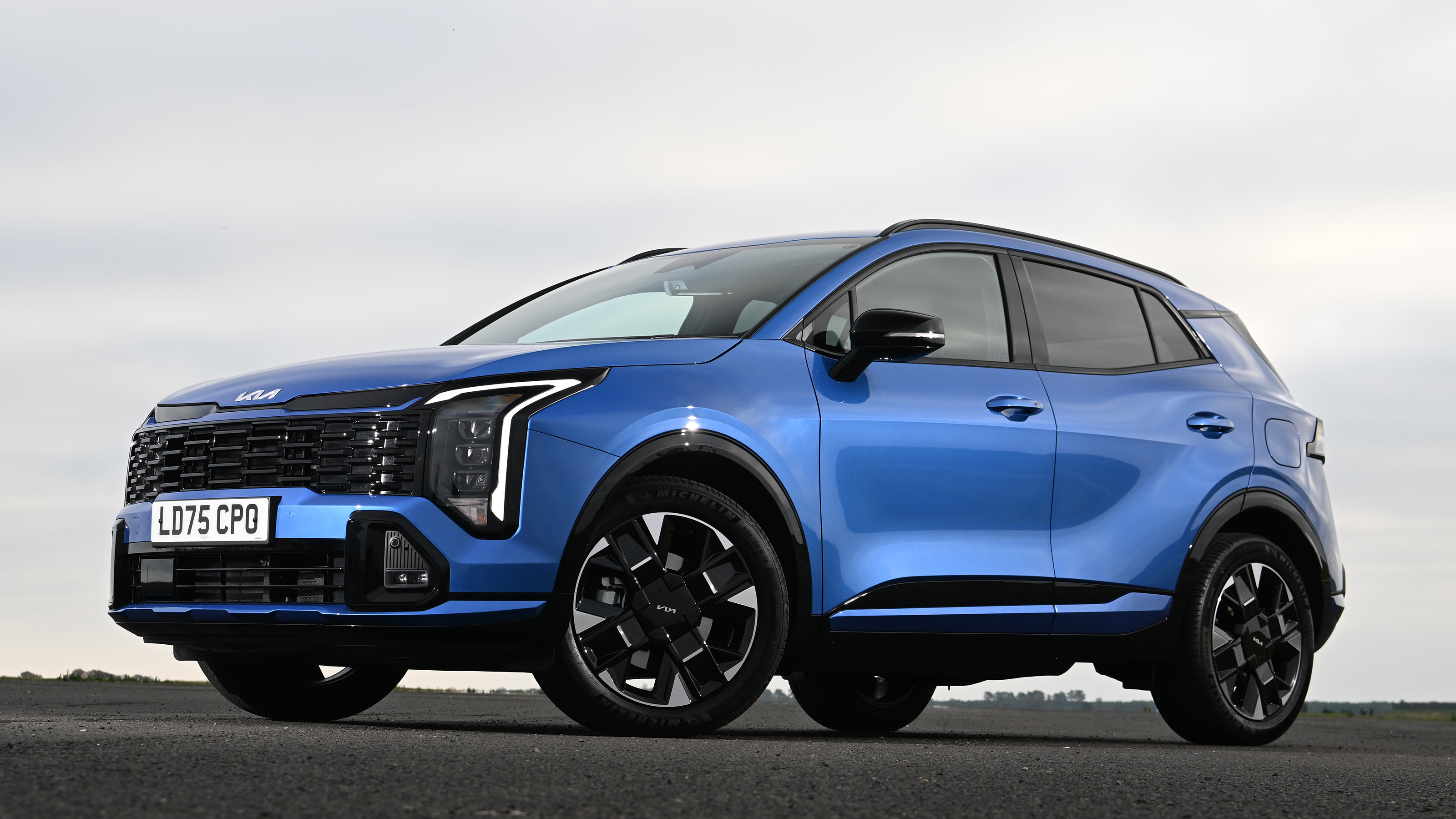 Kia Sportage - front static 