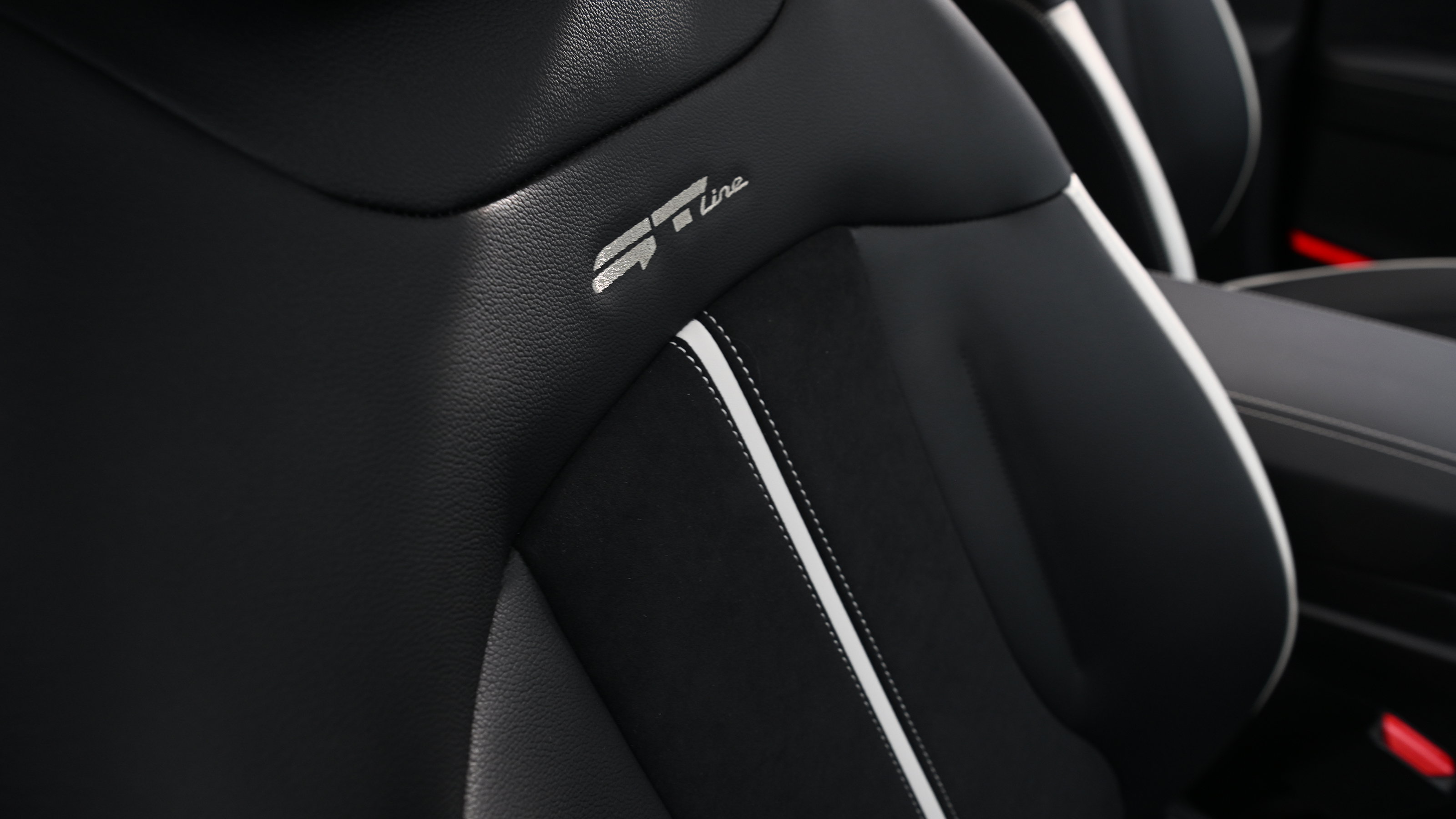 Kia Sportage - front seats
