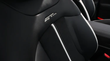 Kia Sportage - front seats