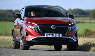Nissan Qashqai - front cornering