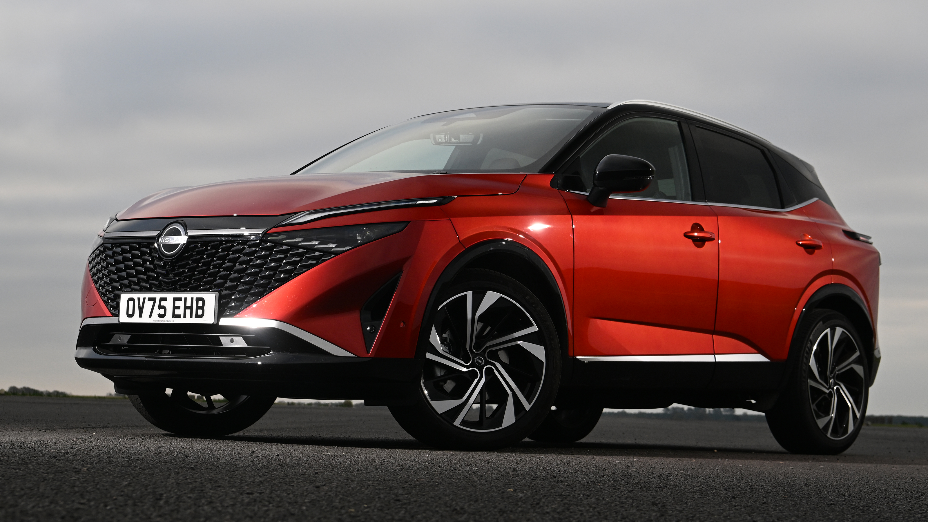 Nissan Qashqai - front static 