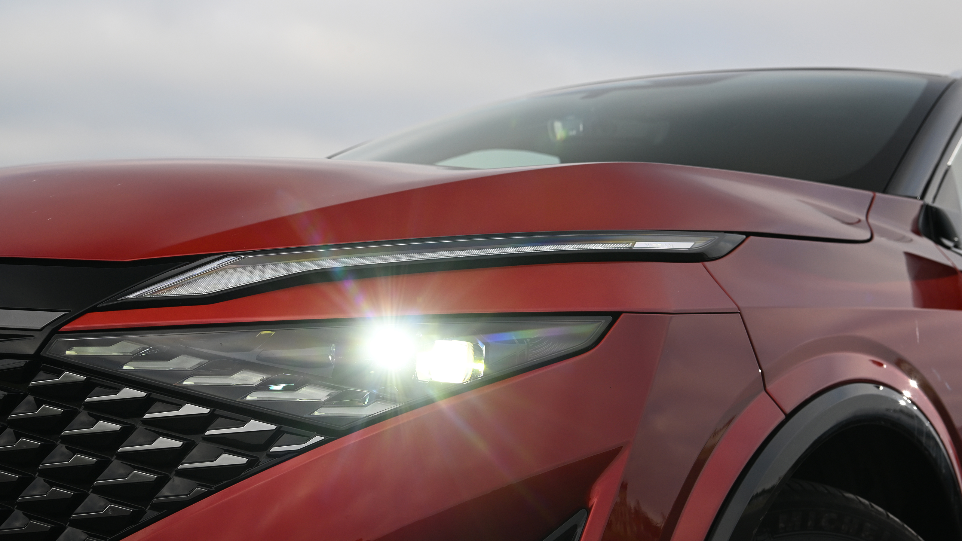 Nissan Qashqai - front headlight 