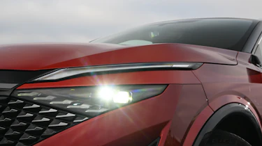 Nissan Qashqai - front headlight