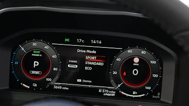 Nissan Qashqai - digital drivers display