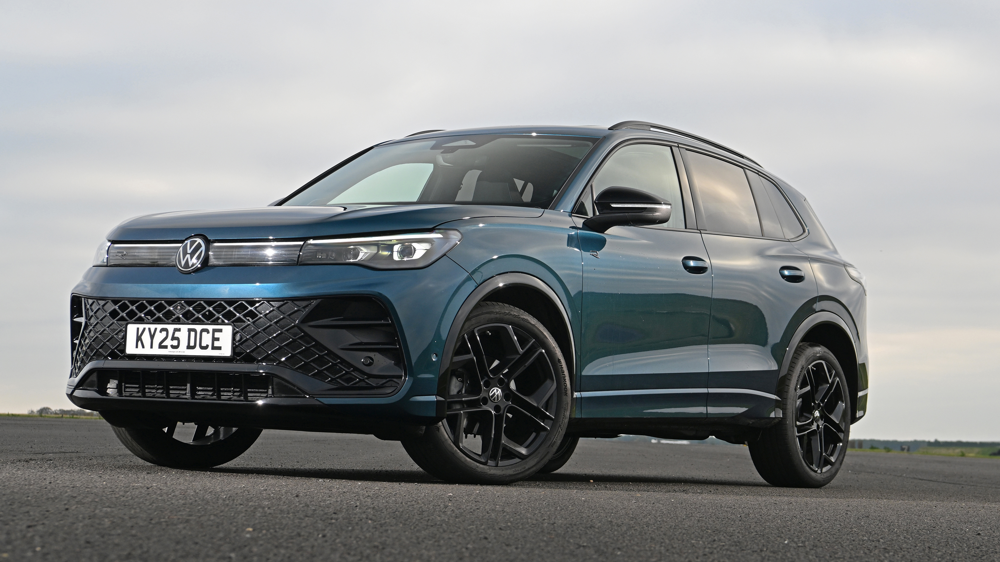 Volkswagen Tiguan - front static 