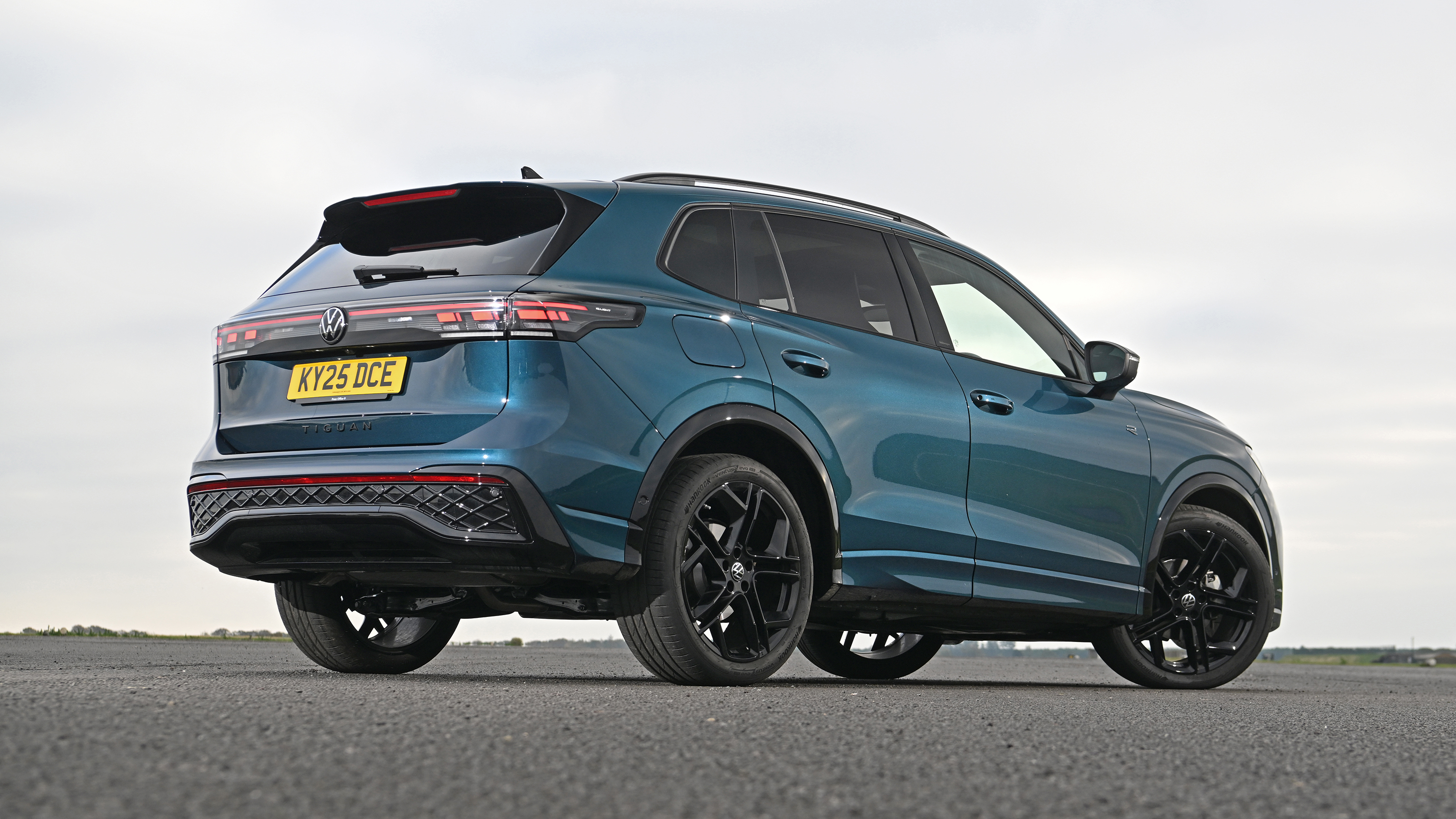 Volkswagen Tiguan - rear static 