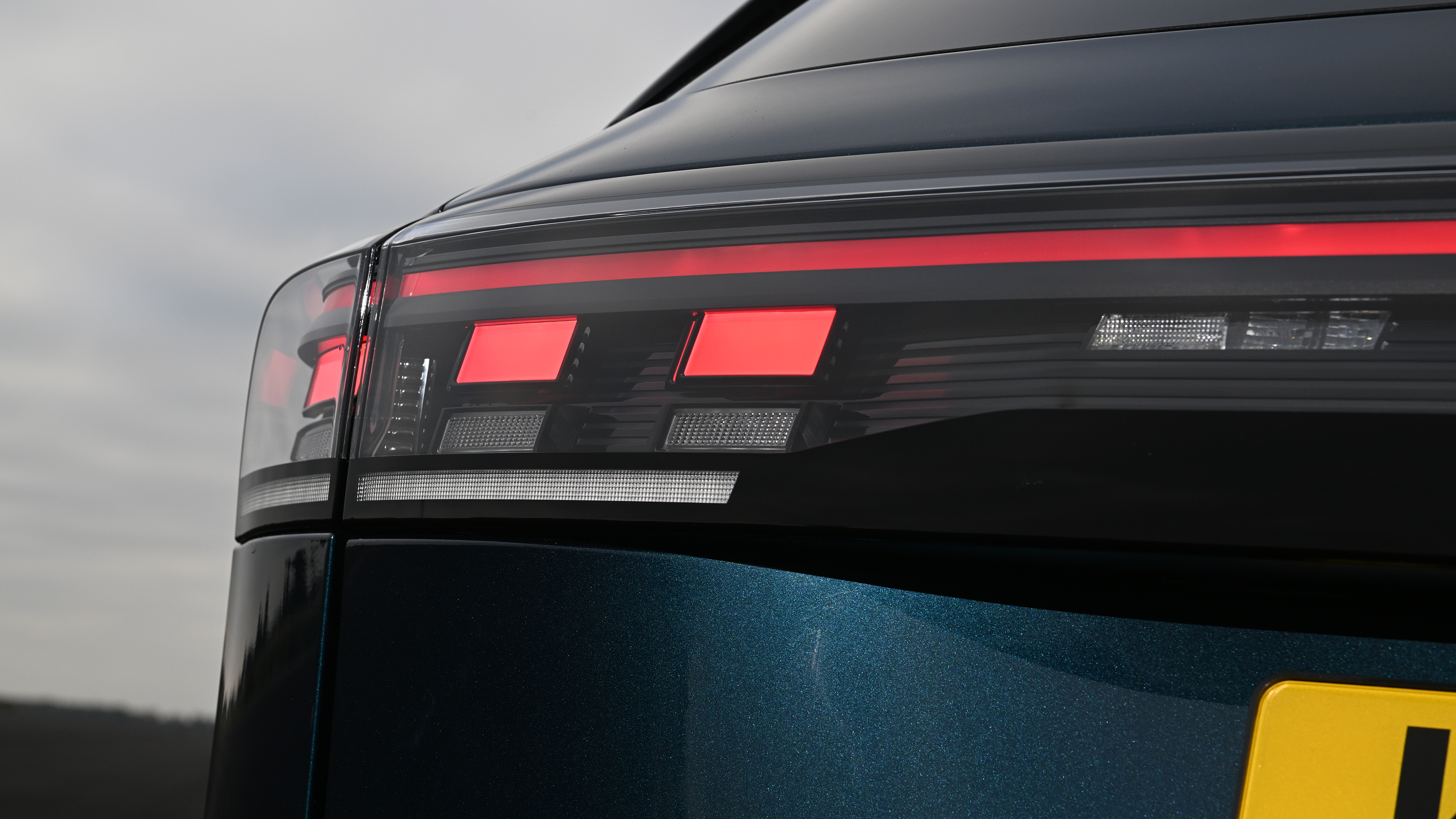 Volkswagen Tiguan - rear tail light 