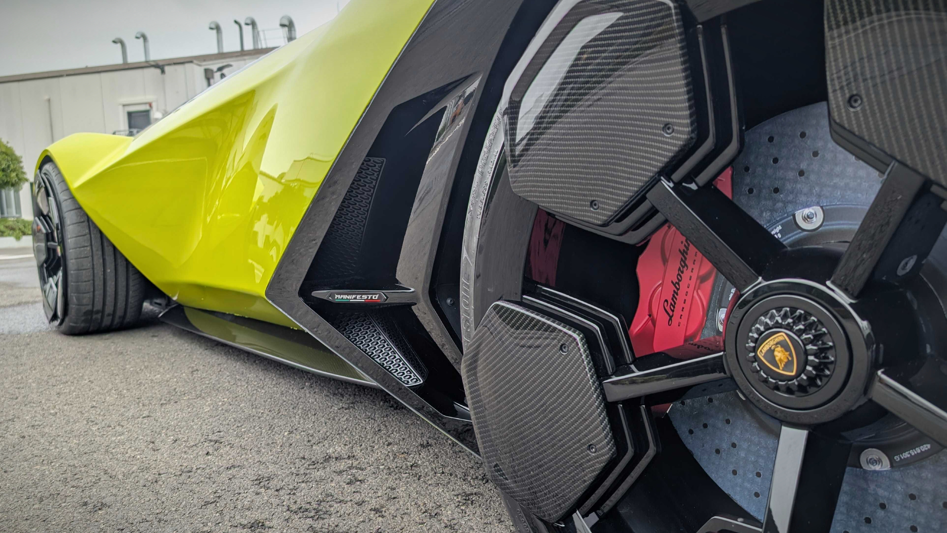 Lamborghini Manifesto AEX alloy wheel