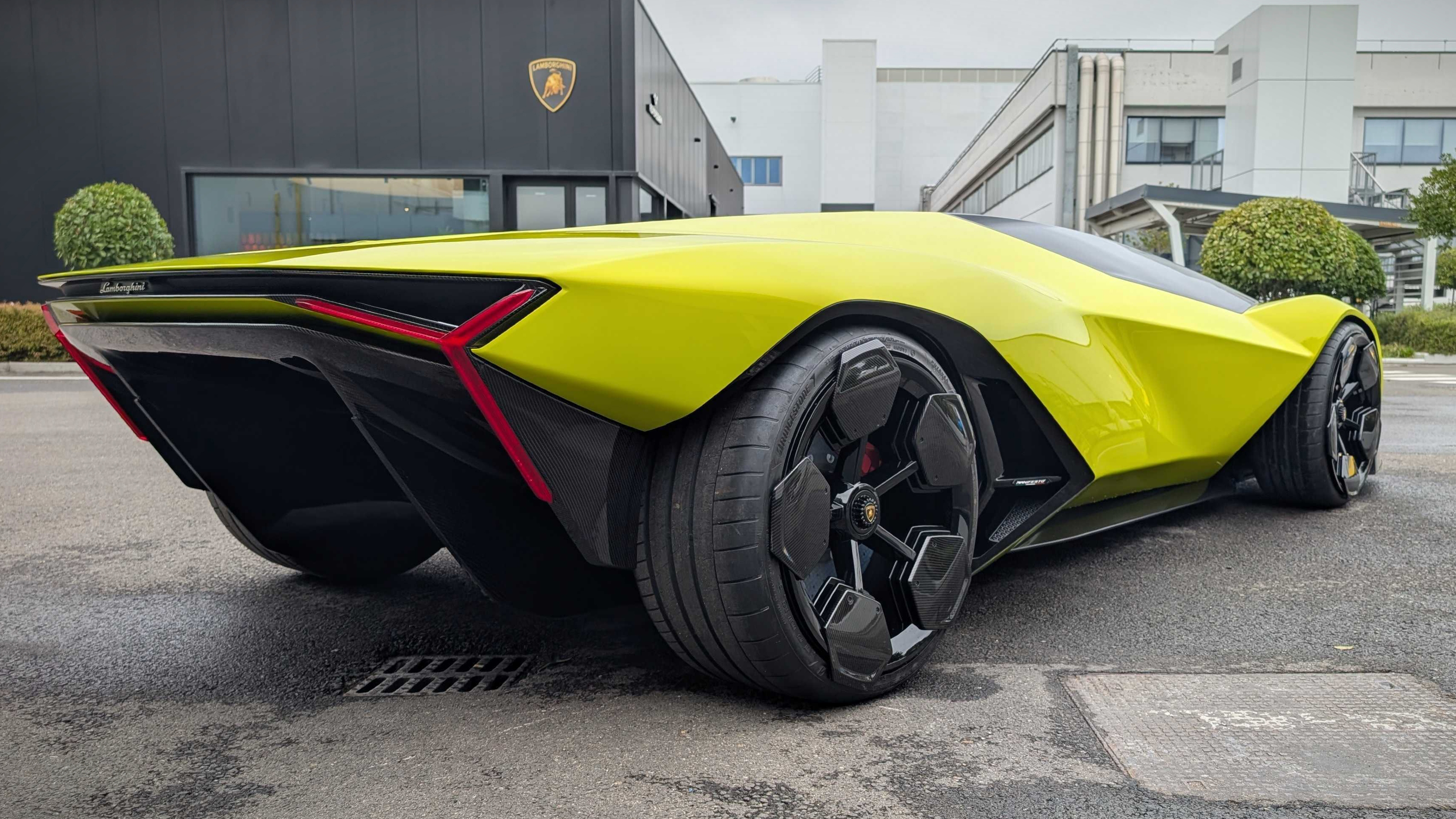 Lamborghini Manifesto AEX rear 3/4