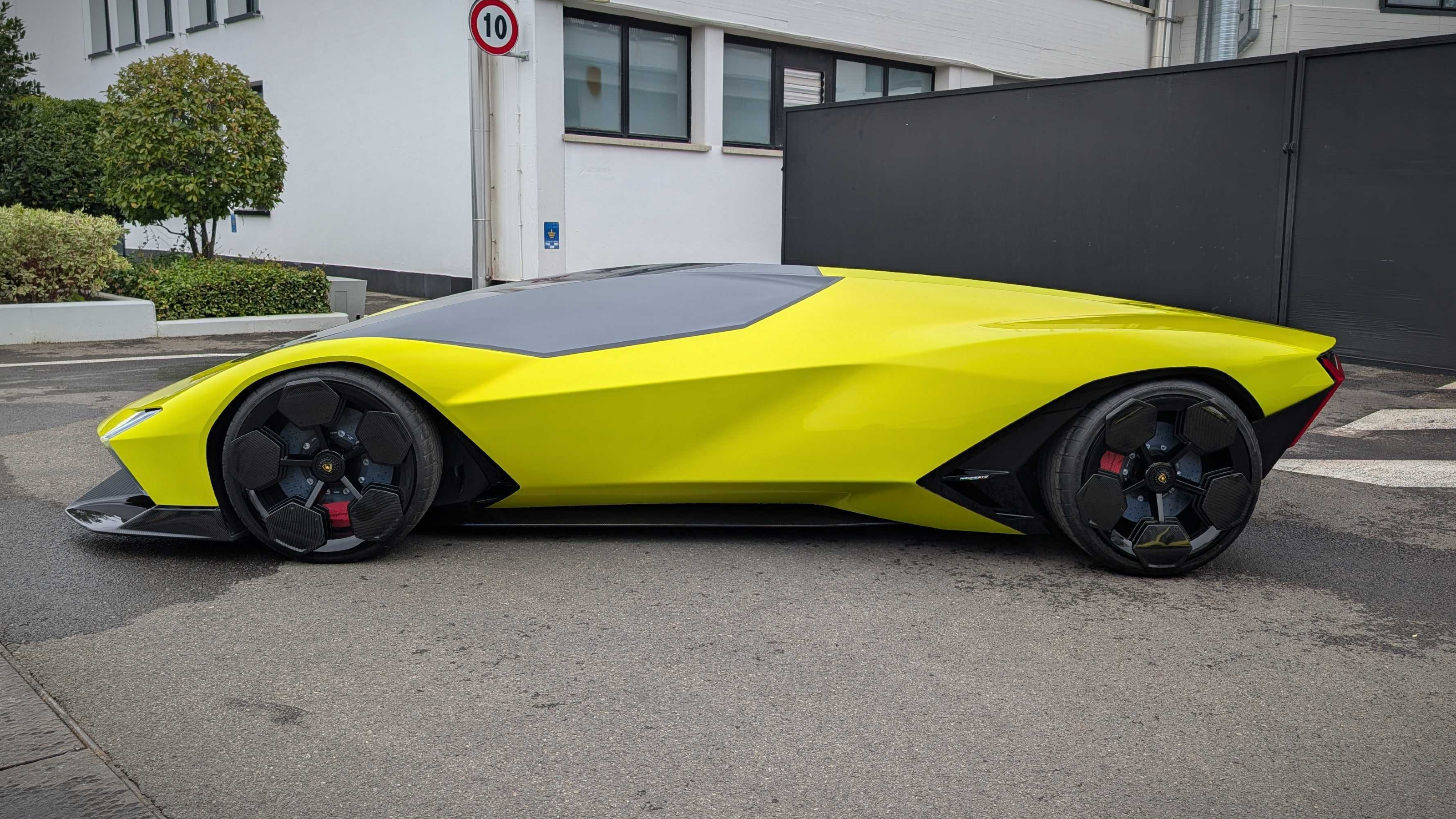 Lamborghini Manifesto AEX side profile