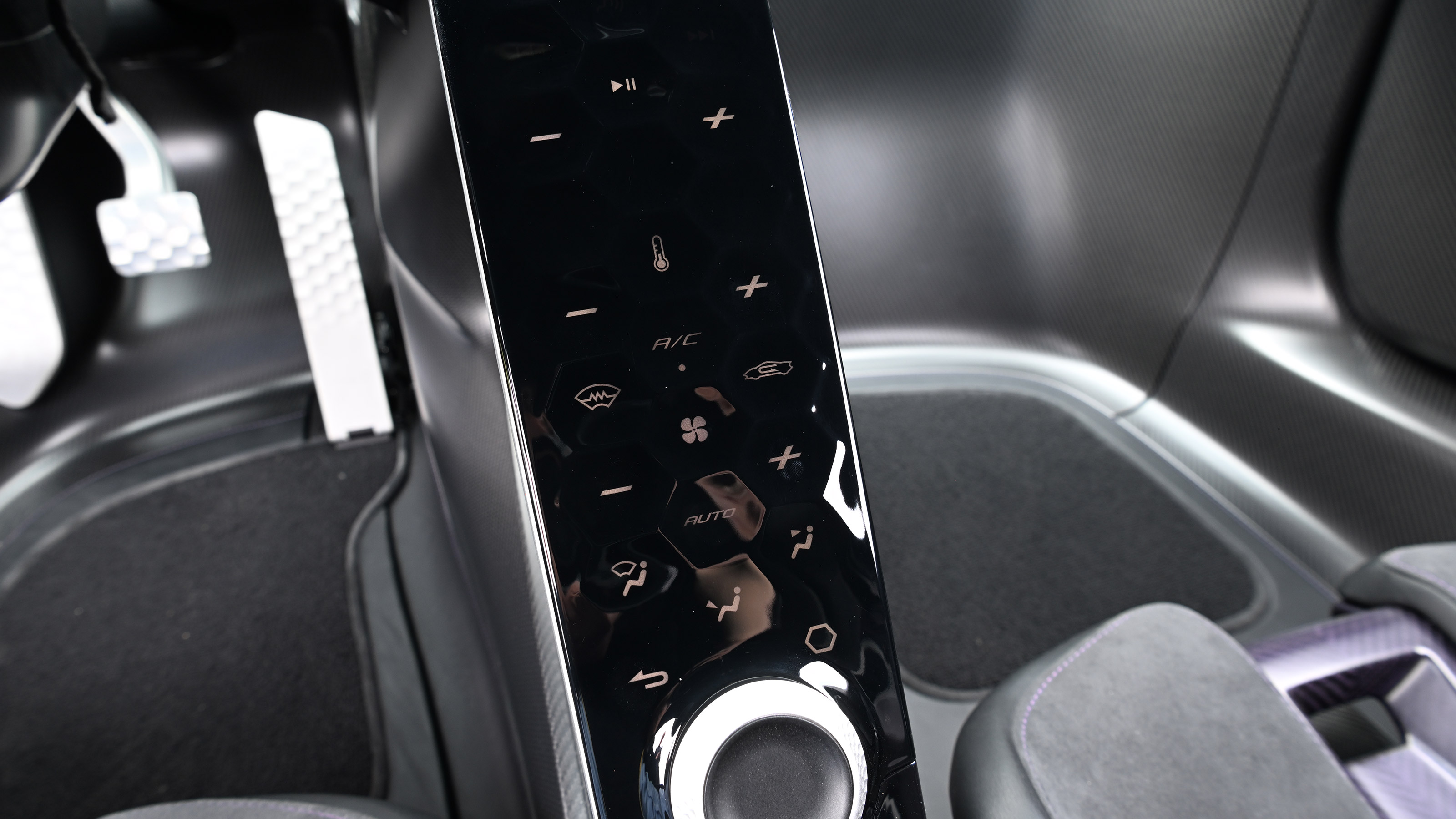 Lotus Evija - controls