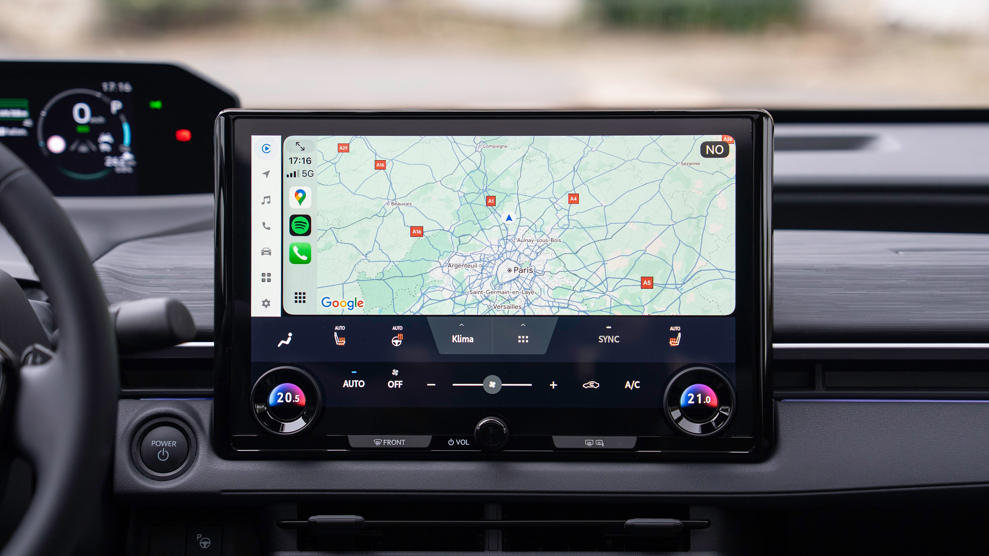 Toyota C-HR+ - screen