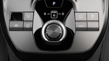 Toyota C-HR+ - centre console