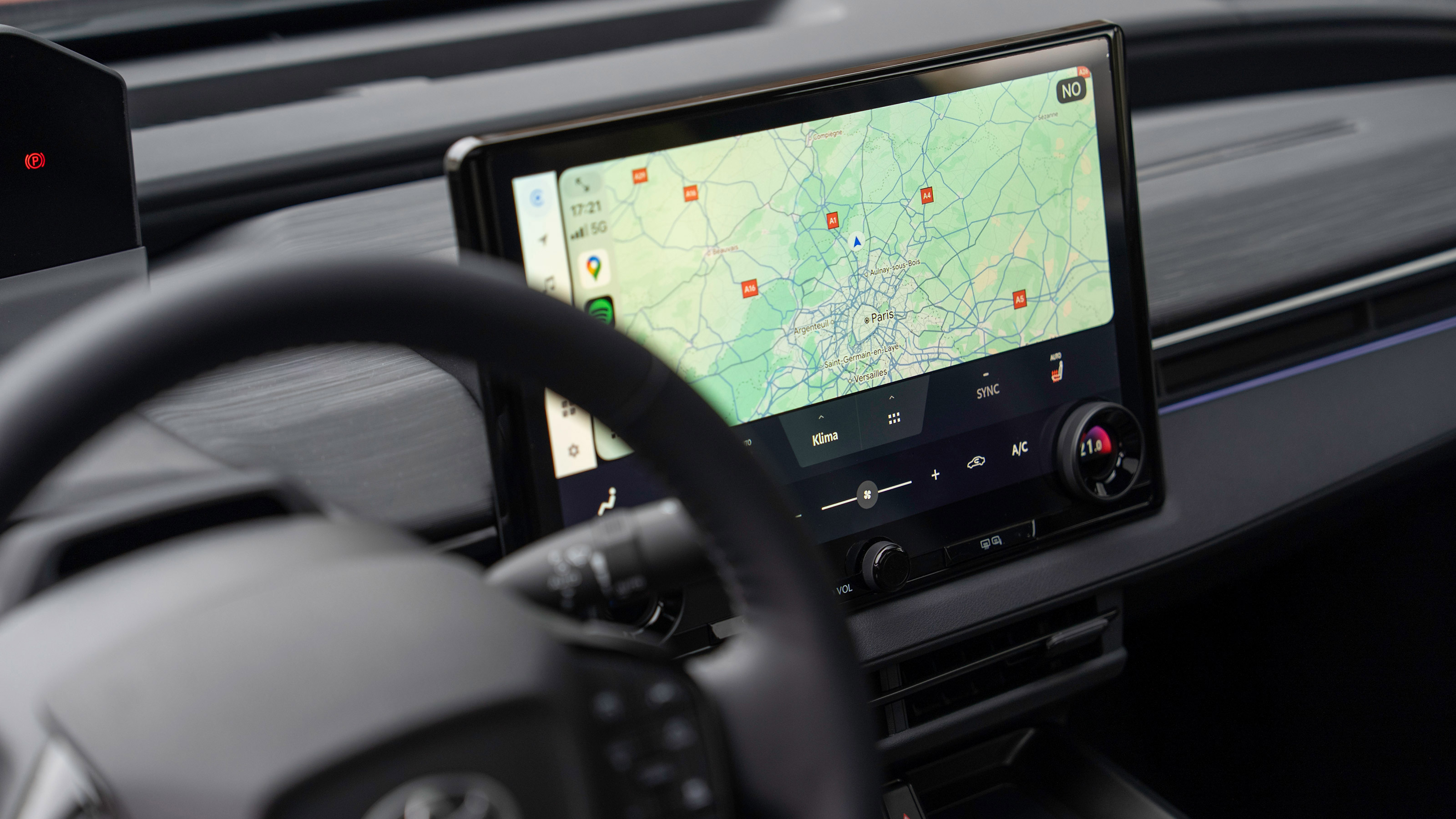 Toyota C-HR+ - interior